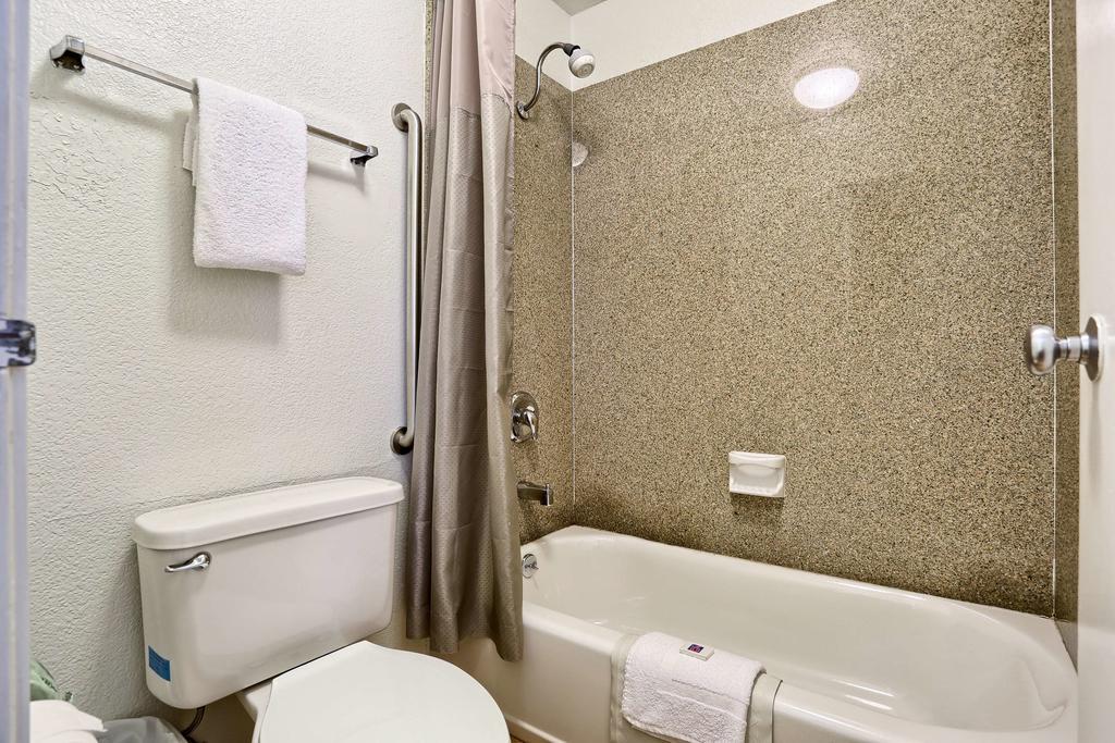 Hotel Cathedral Hill 2*