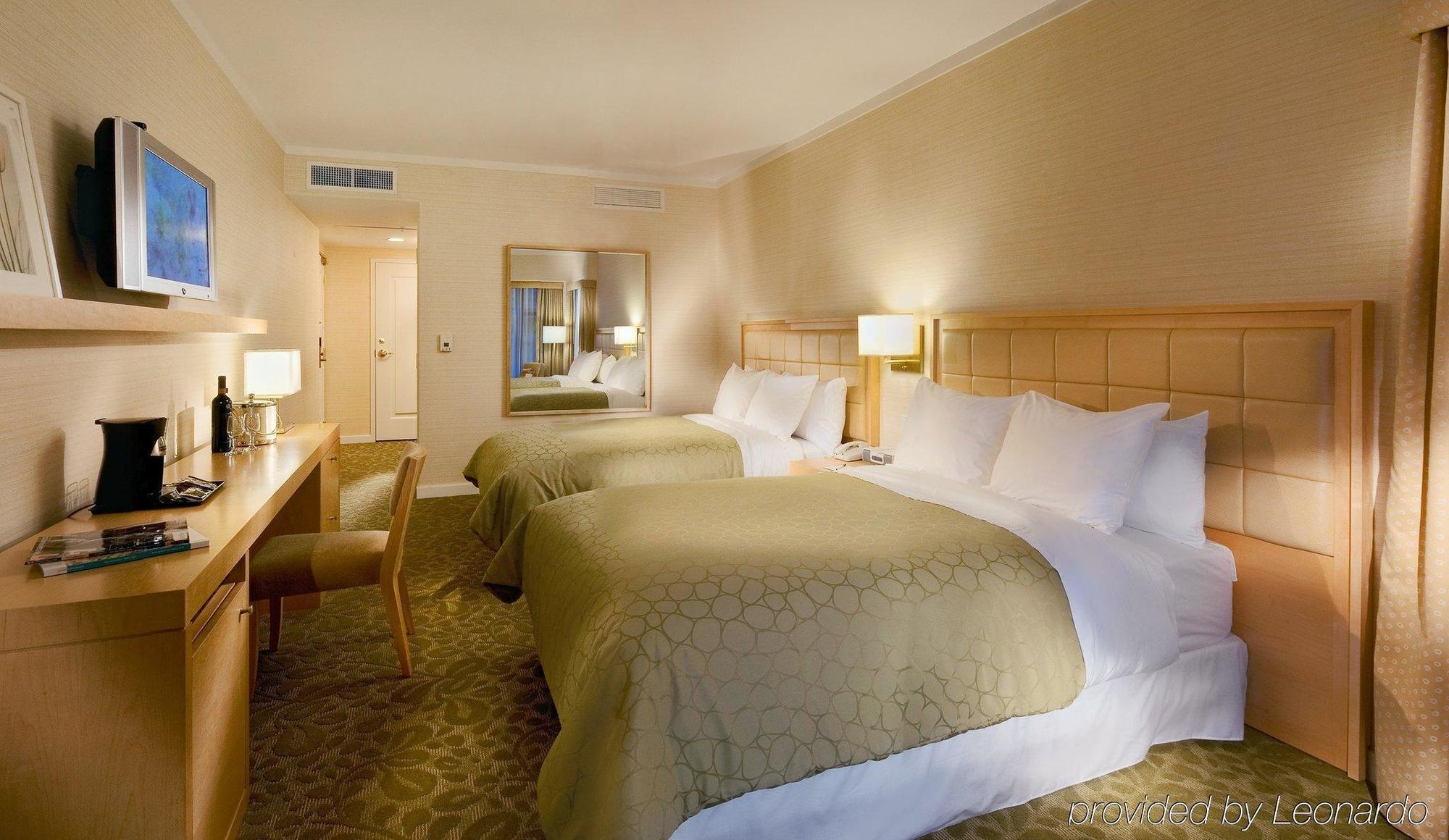 Orchard Garden Hotel 4*