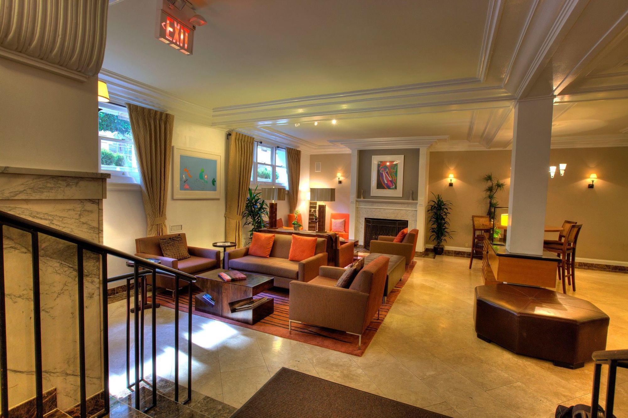 Hotel Executive Vintage Court