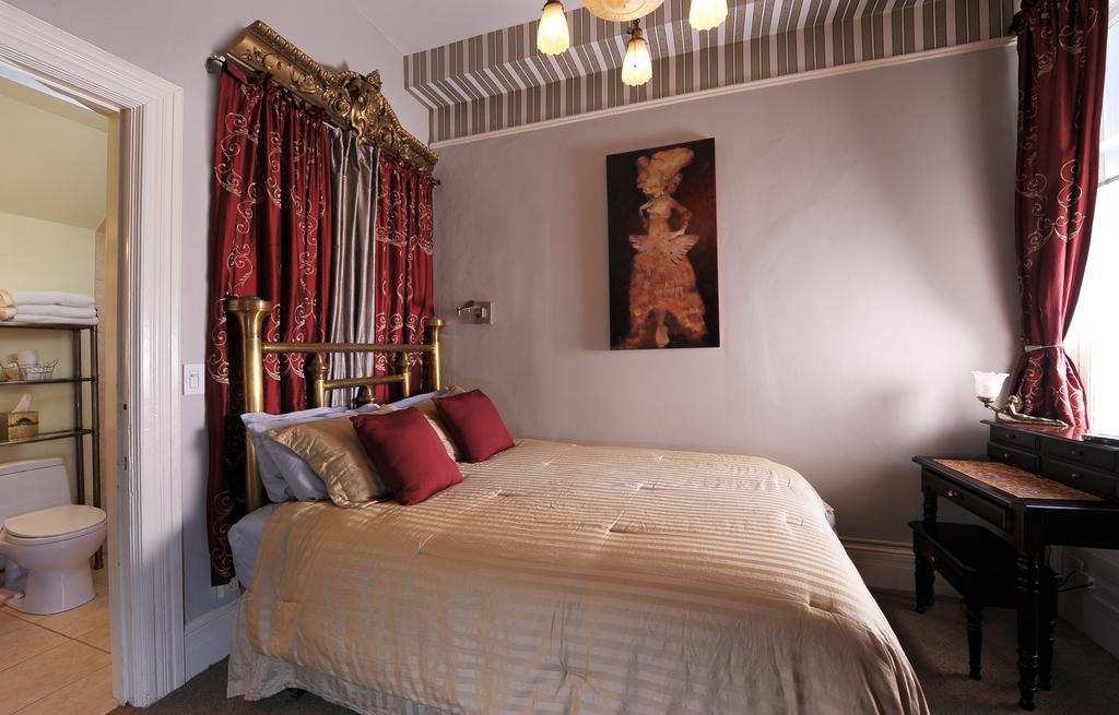 Noe's Nest 4*