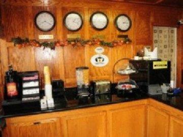 Super 8 Fishermans Wharf Hotel