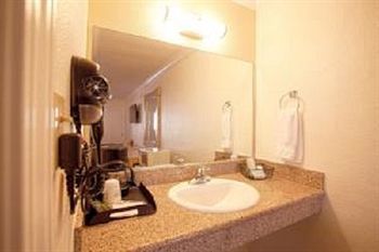 Lombard Plaza Motel 2*