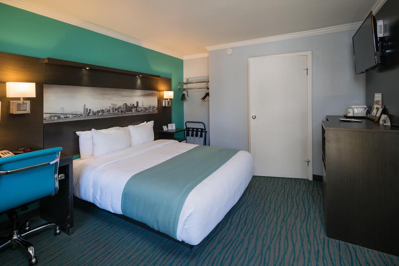 Days By Wyndham Downtown/civic Cntr Area Hotel 2*