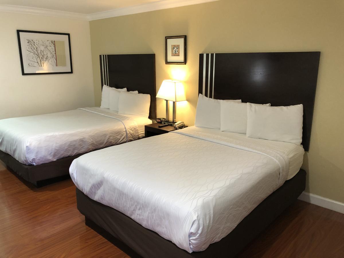 Lombard Plaza Motel 2*