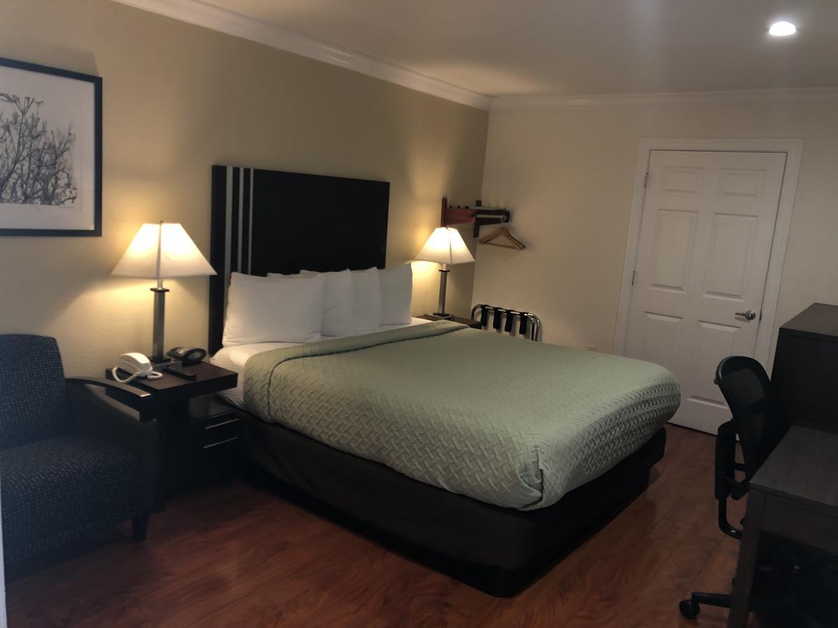 Motel Lombard Plaza 2*