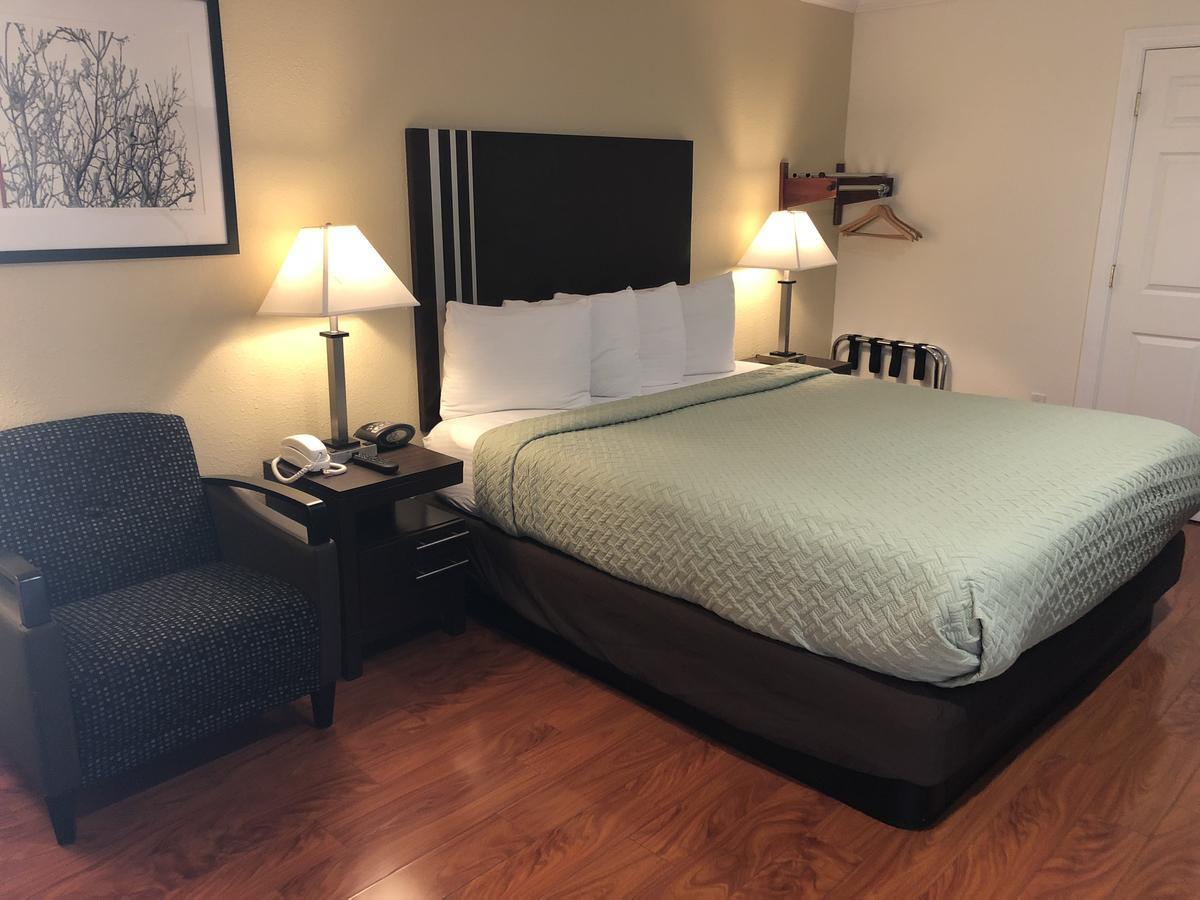 Motel Lombard Plaza 2*