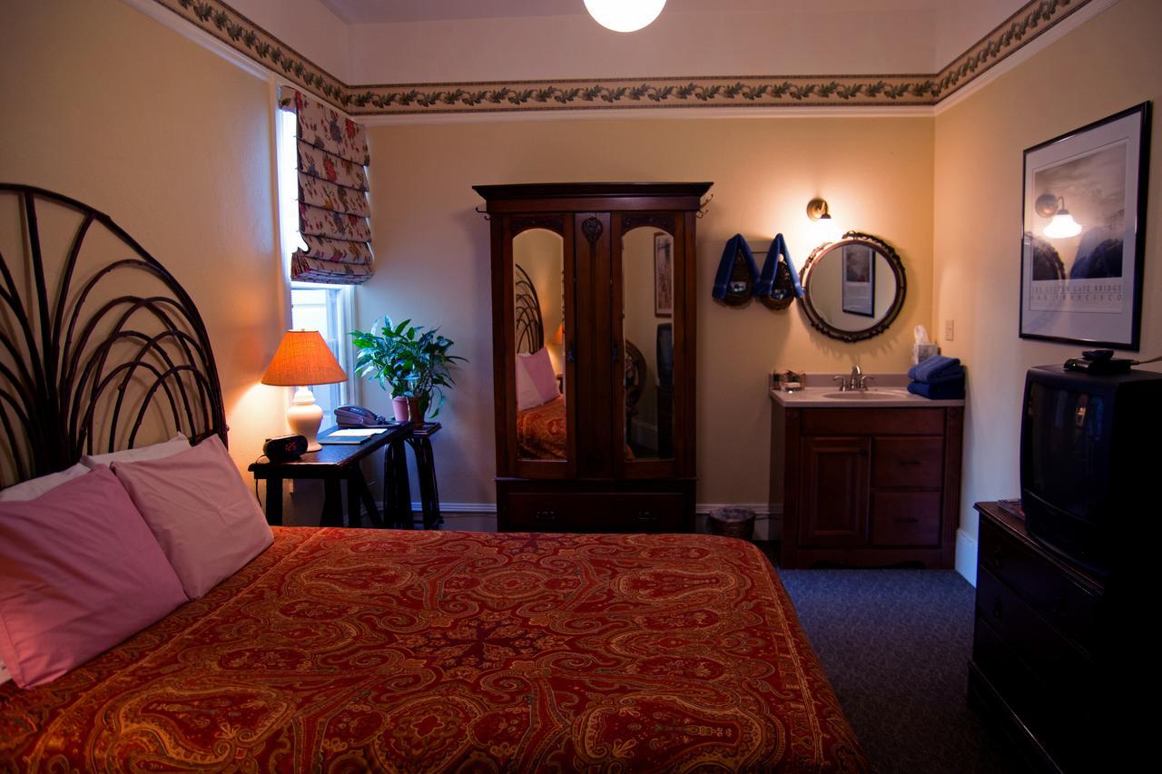The Willows Bed & Breakfast 2*