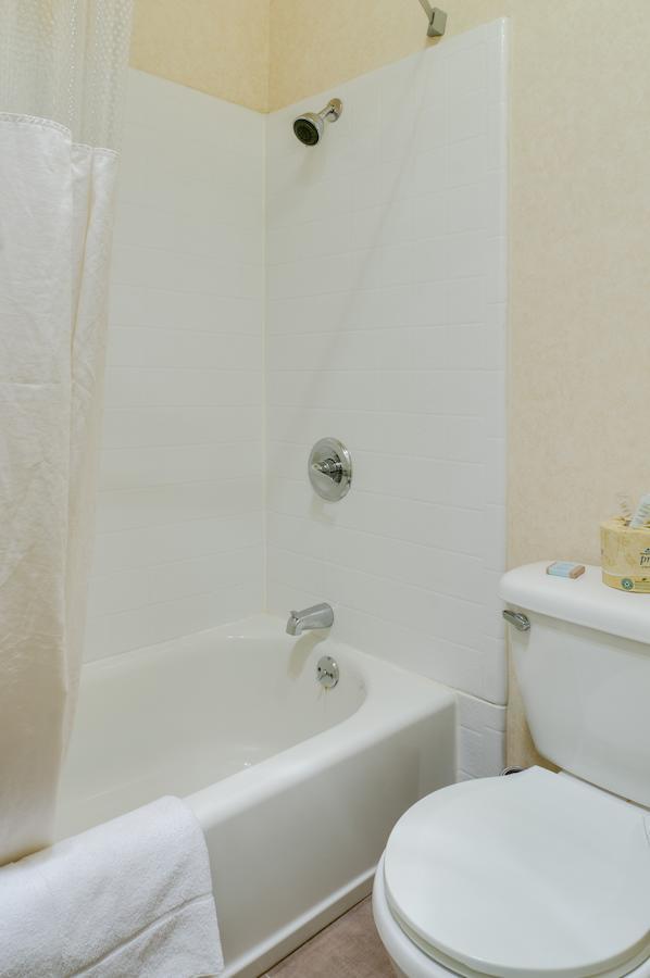 Travelodge By Wyndham Bay Motel 2*