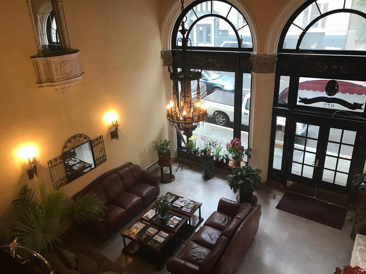 Hotel Mayflower Inc