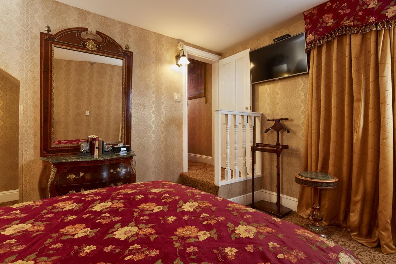 Queen Anne 3*