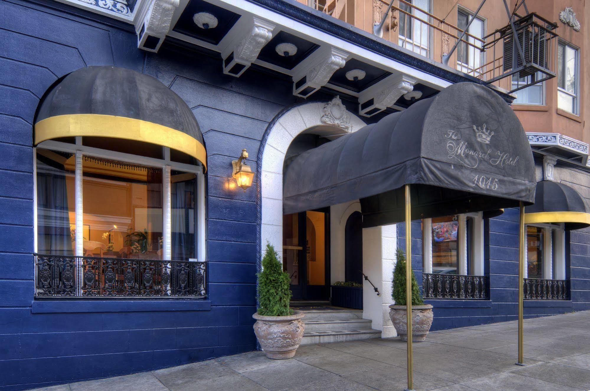 The Monarch Hotel 2*