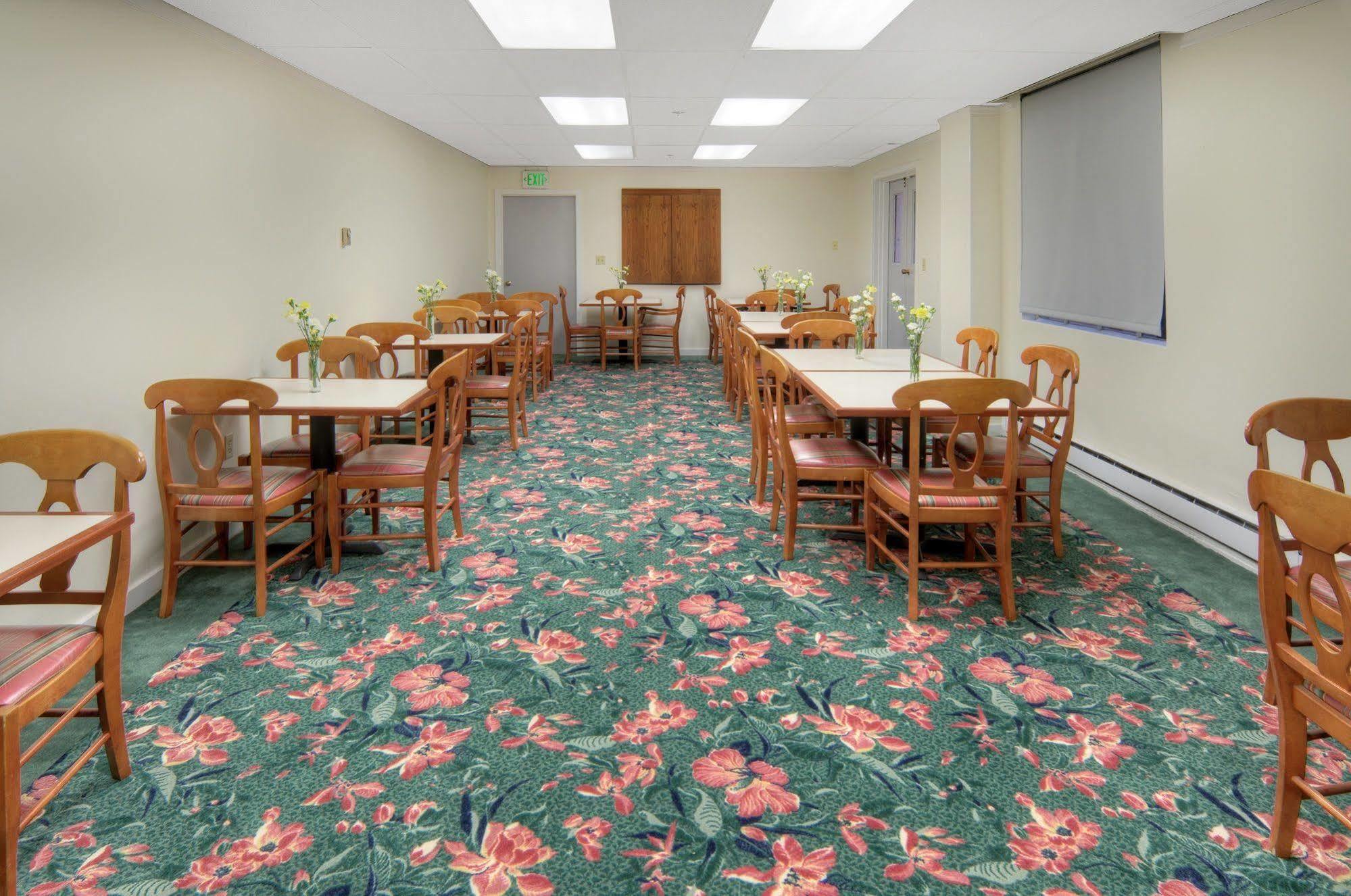 The Monarch Hotel 2*