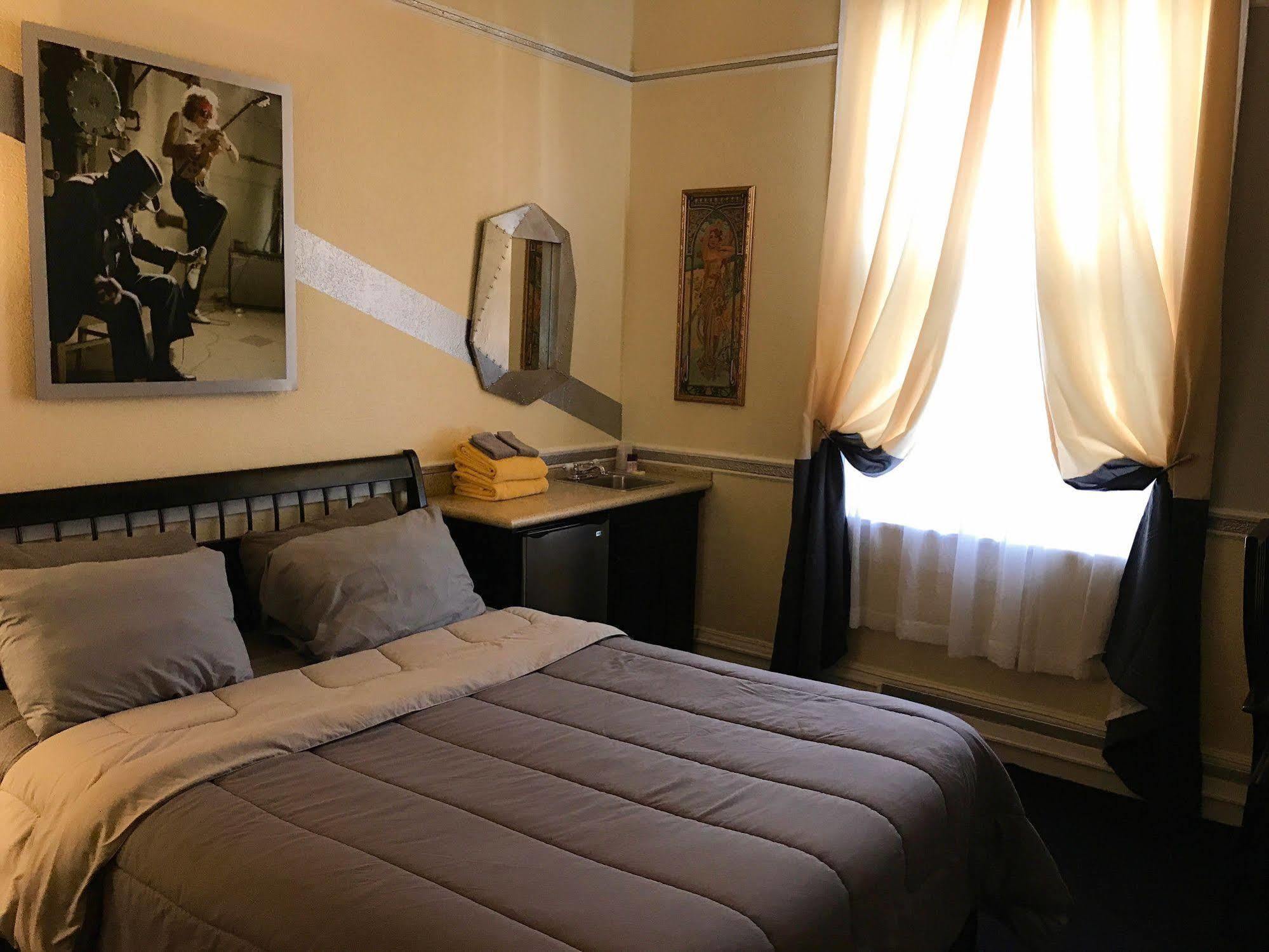 Music - Of The Music Hall Of Fame Hostel