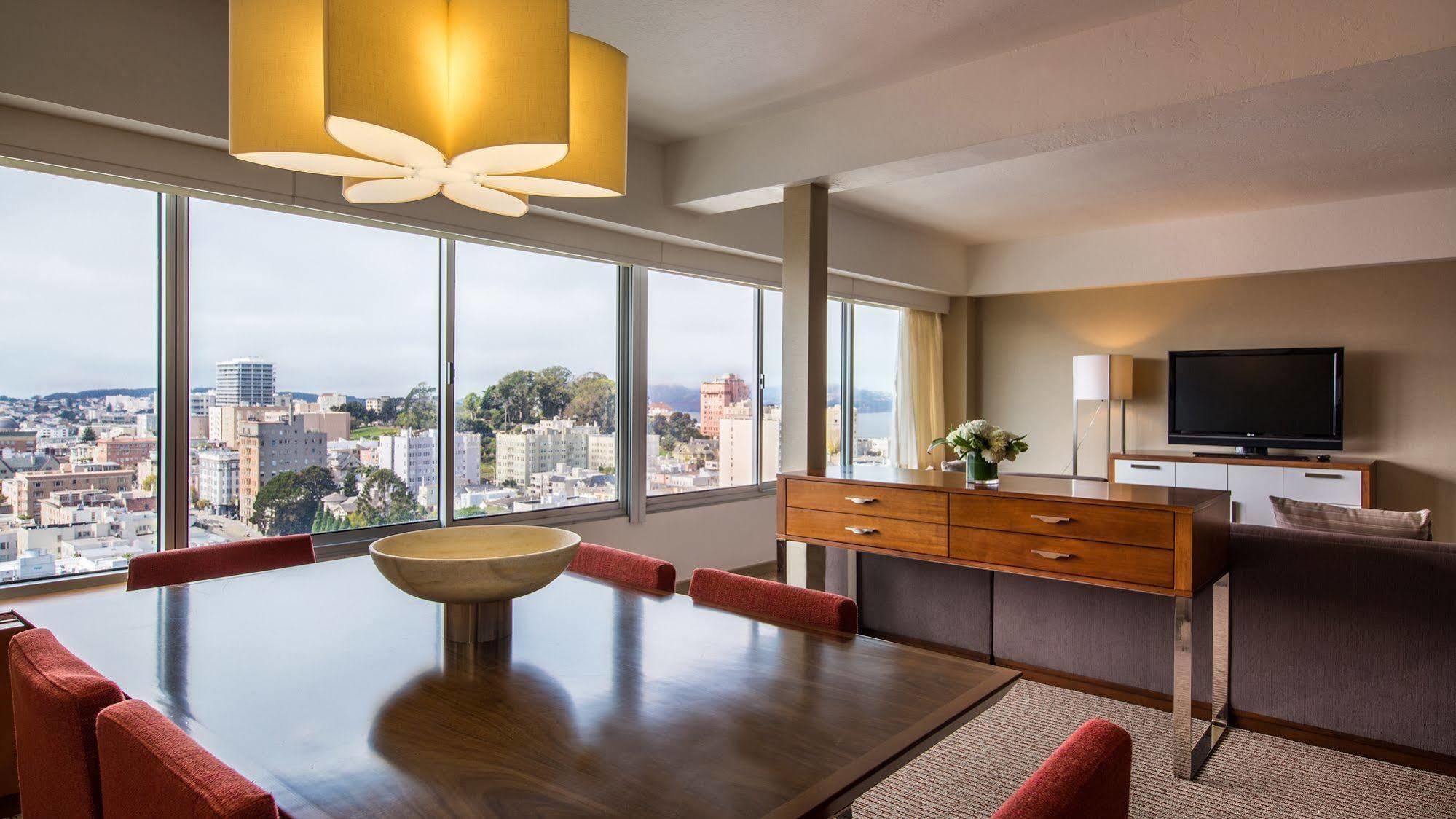 Holiday - Golden Gateway Newly Renovated With No Fee Hotel 3*