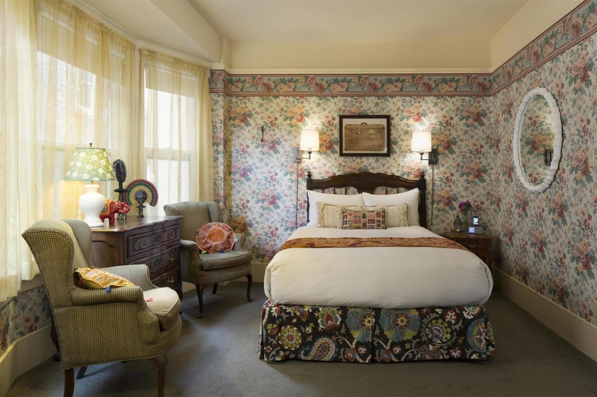 Petite Hotel