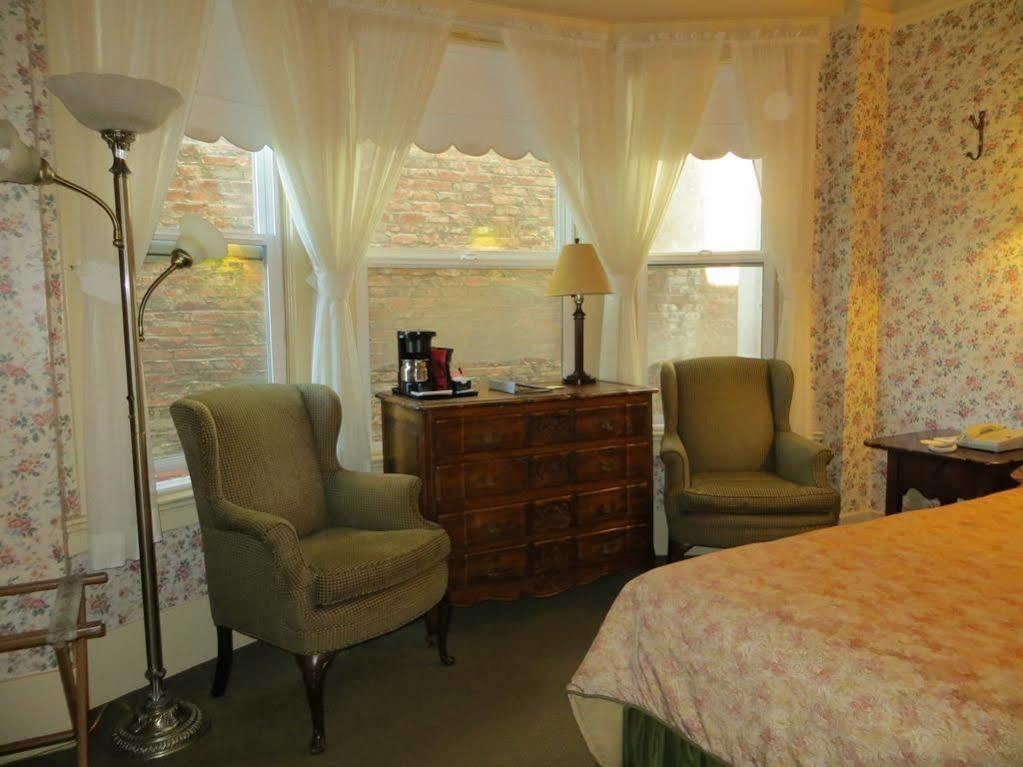 Petite Hotel