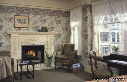 Petite Hotel 3*