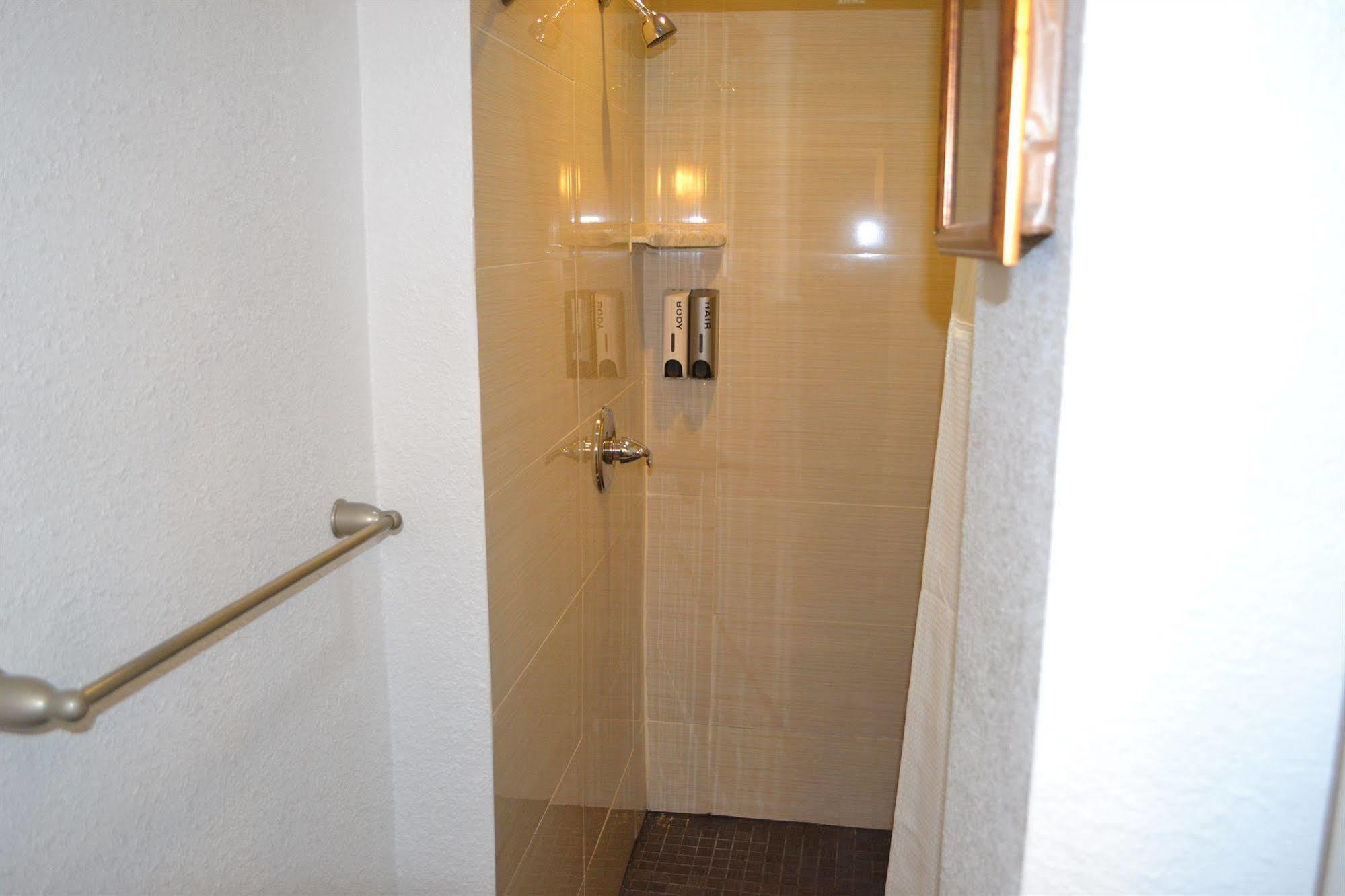 Inn On Folsom 2*