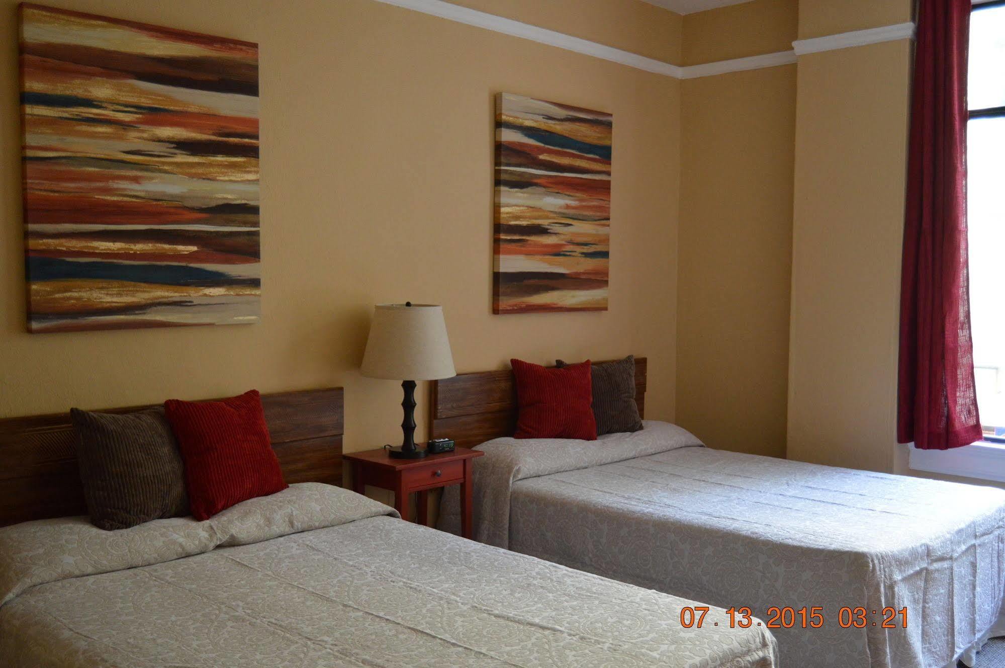 Astoria Hotel 2*