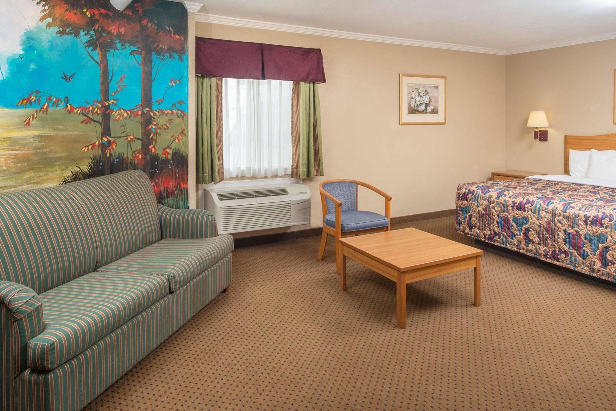 Days By Wyndham Downtown/civic Cntr Area Hotel 2*