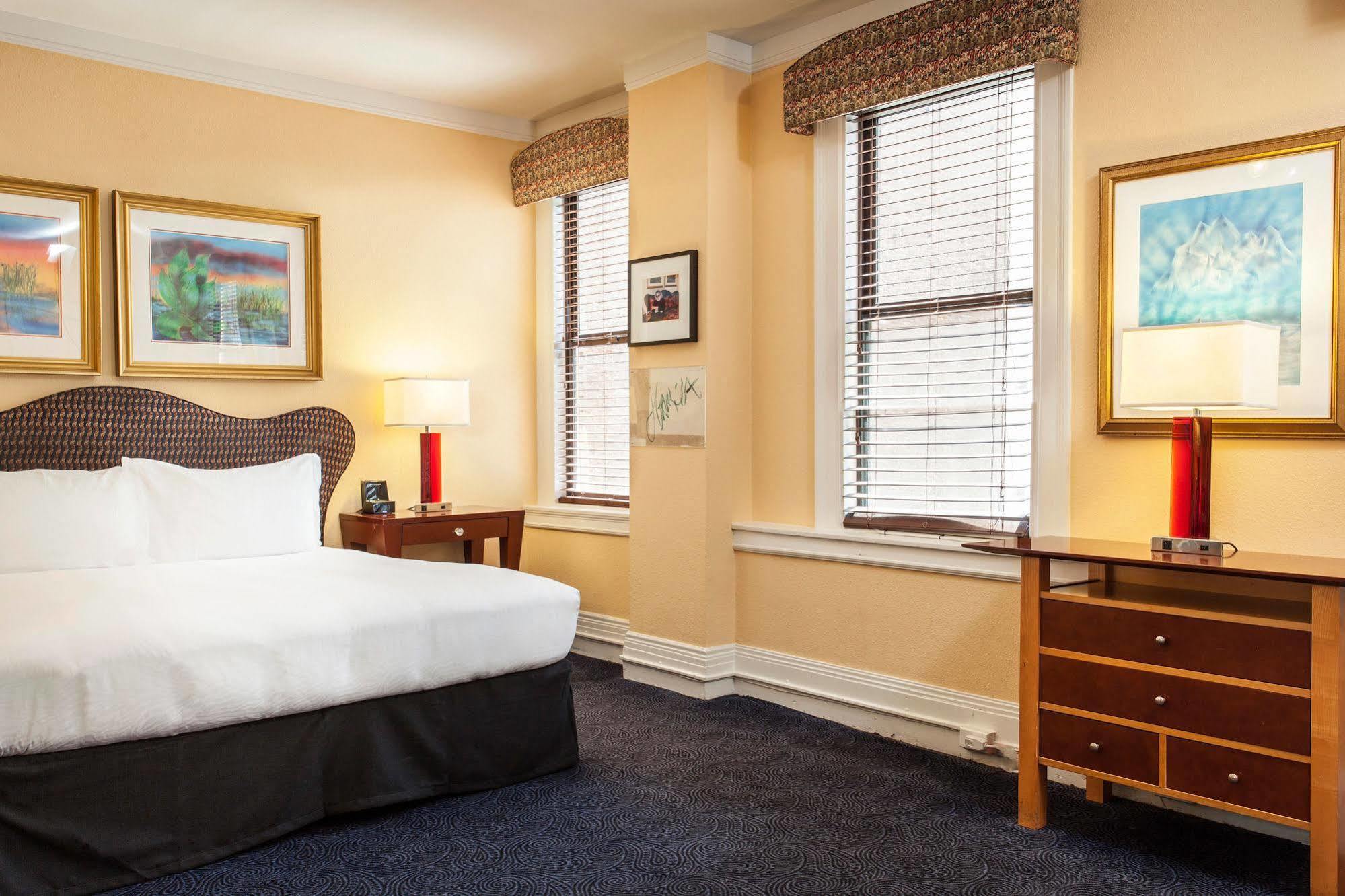 Hotel Triton 4*
