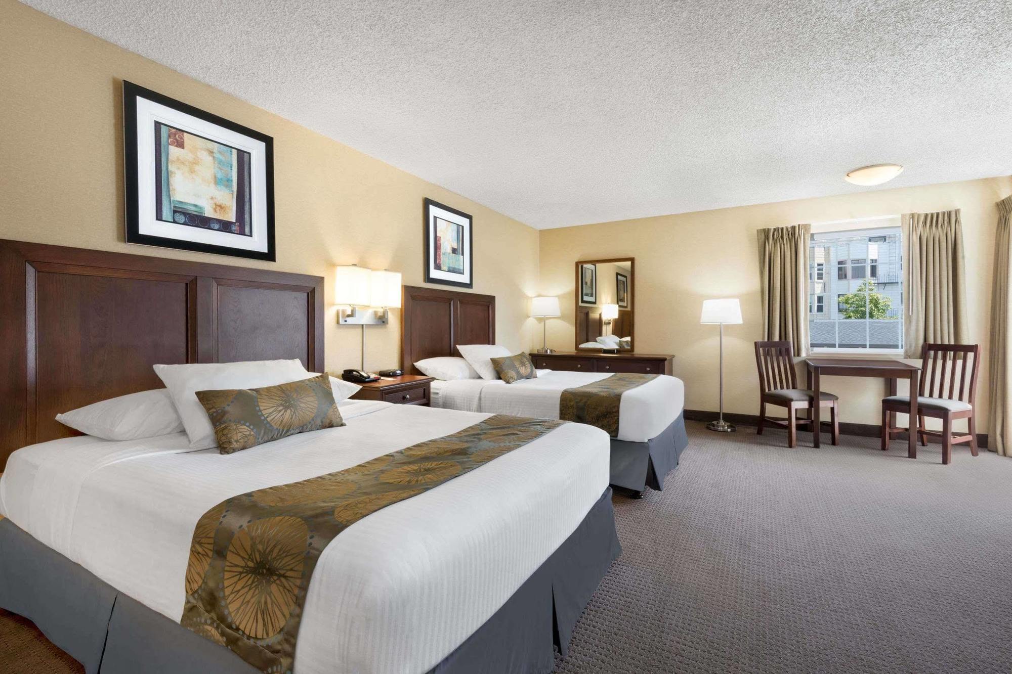 Travelodge By Wyndham Bay