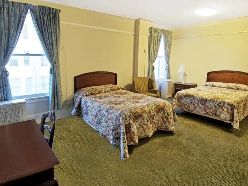Aida Plaza Hotel *
