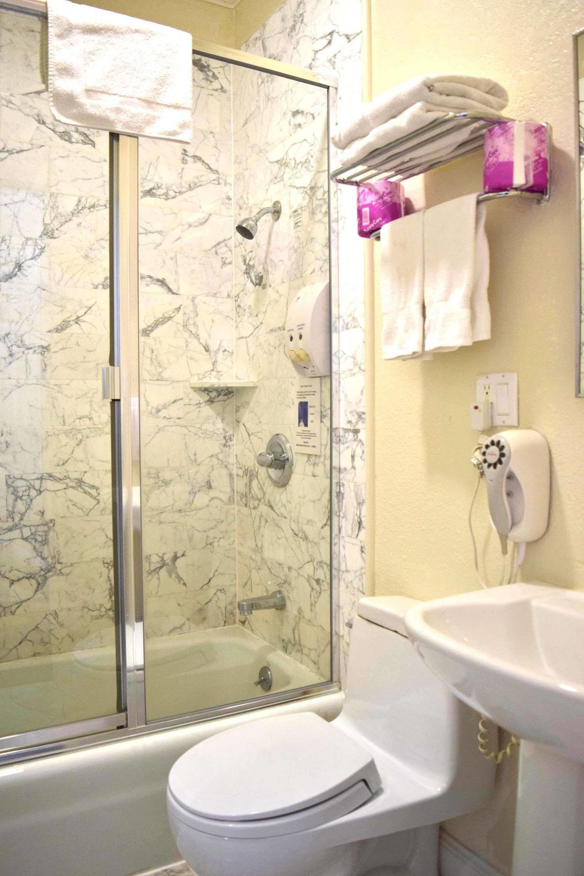 Hotel Americas Value & - Soma 2*