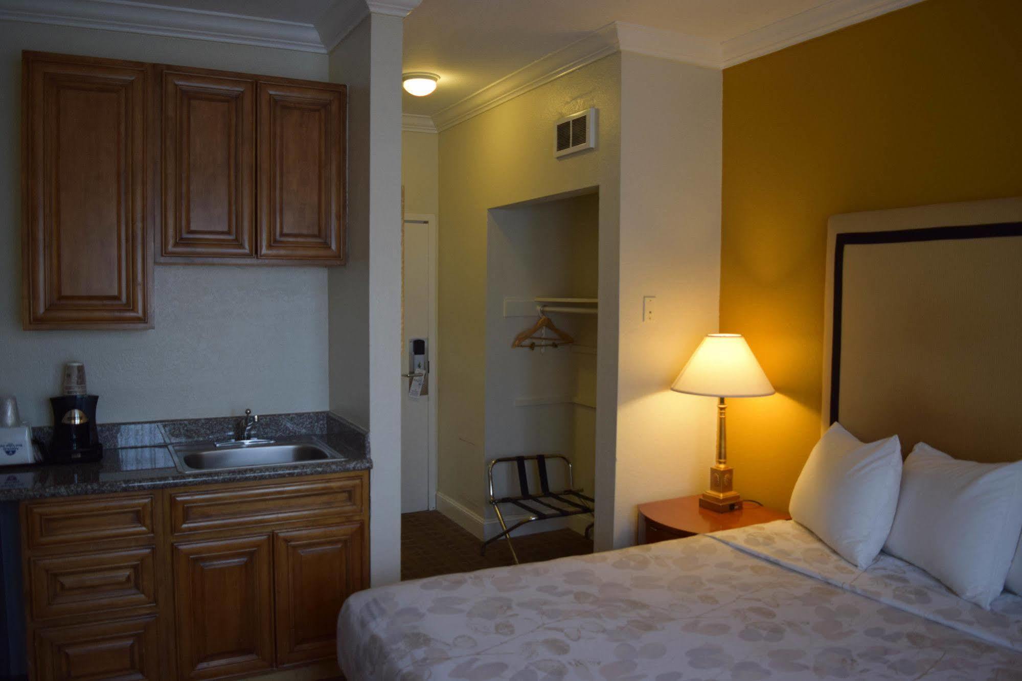 Hotel Americas Value & - Soma