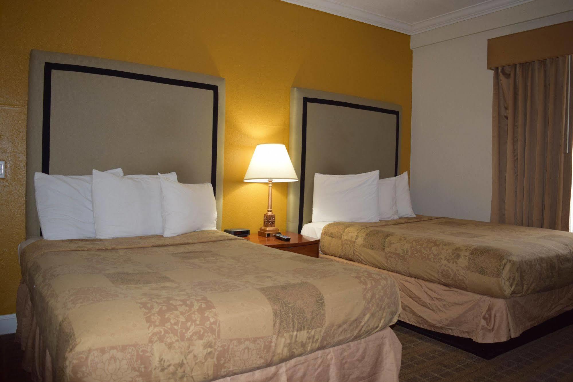 Americas Value & - Soma Hotel 2*