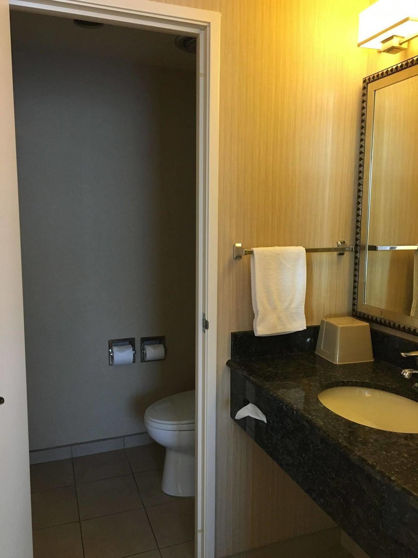 Royal Pacific Motor Hotel 2*