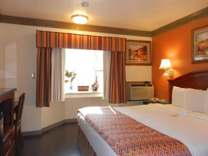 Signature Marina District Motel 2*