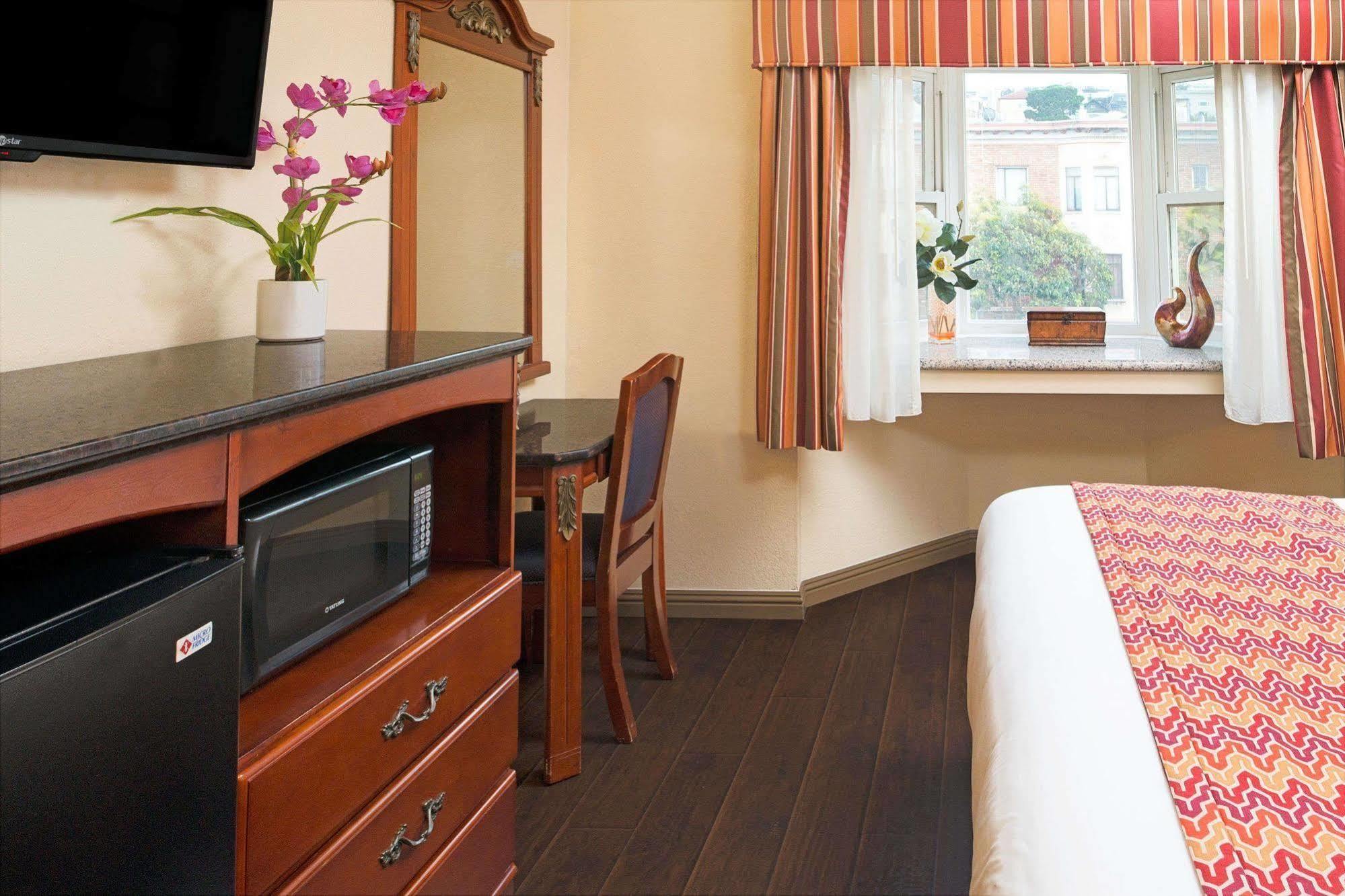 Signature Marina District Motel