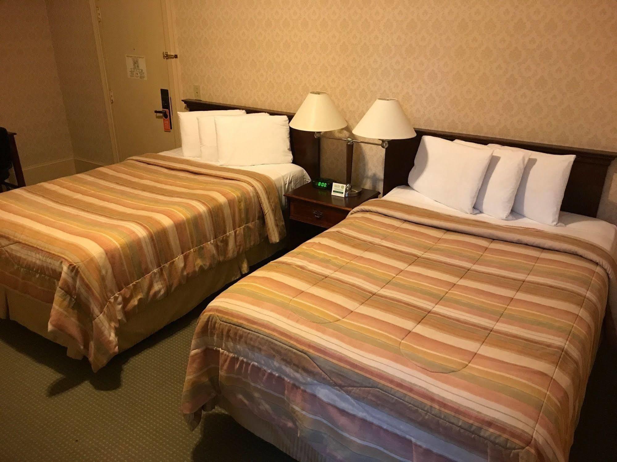 Courtyard By Marriott Downtown/van Ness Ave 4*