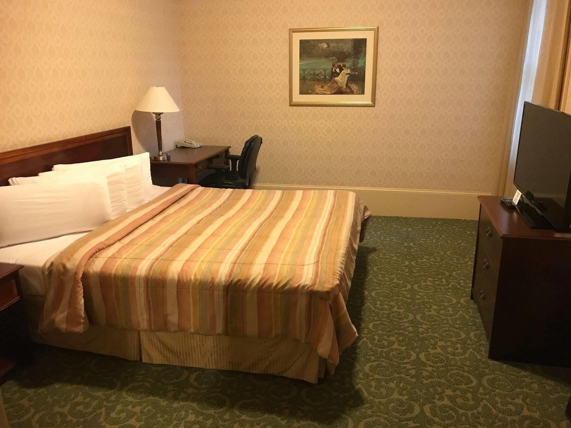 Courtyard By Marriott Downtown/van Ness Ave Hotel 4*