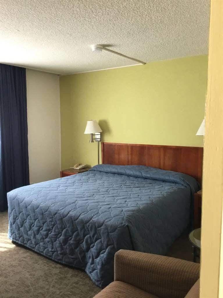 Oasis Inn 2*