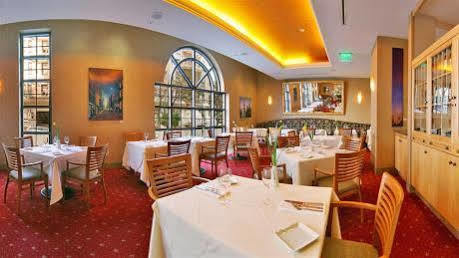 Orchard Hotel 4*