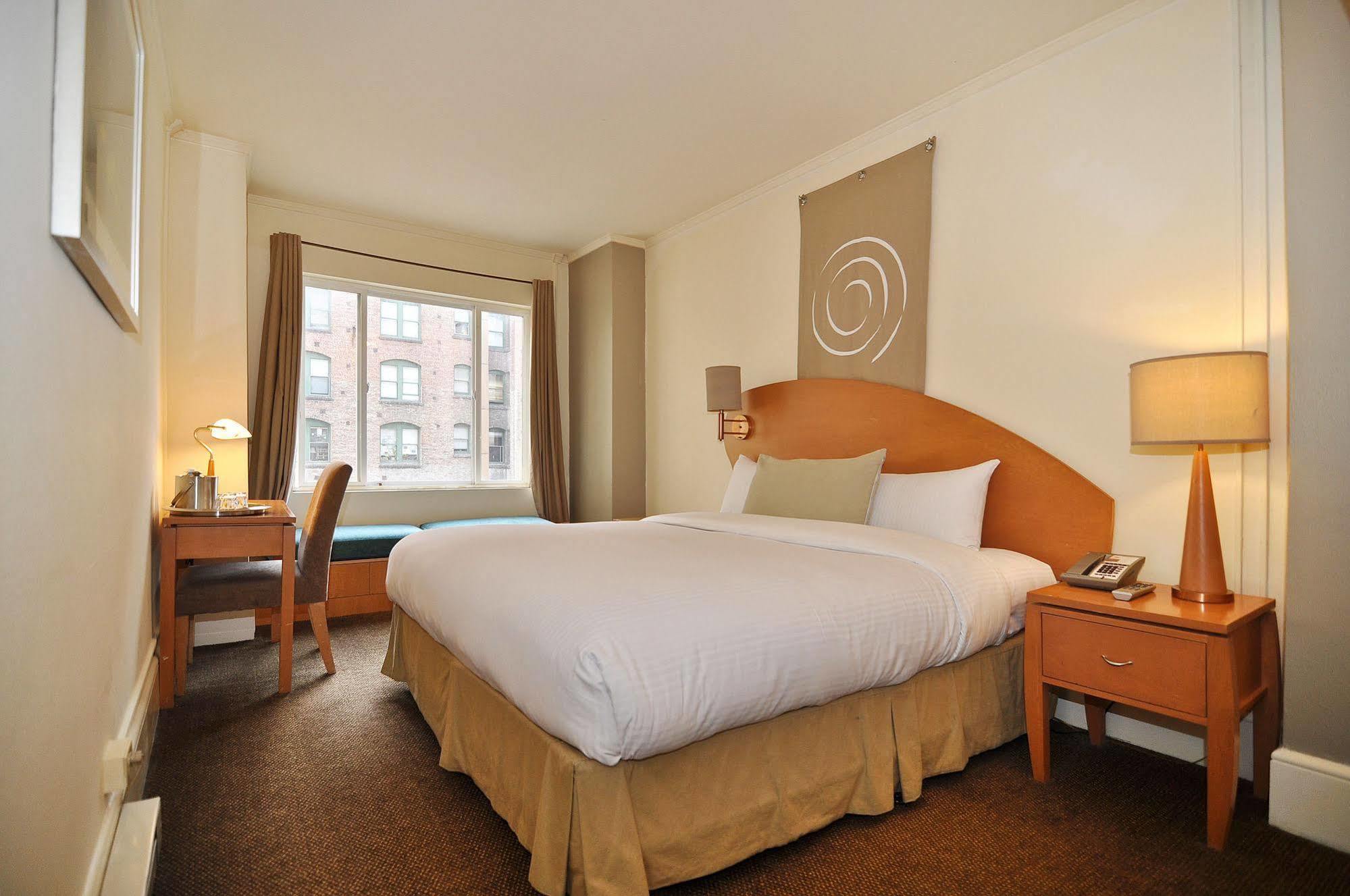 Metropolis Hotel