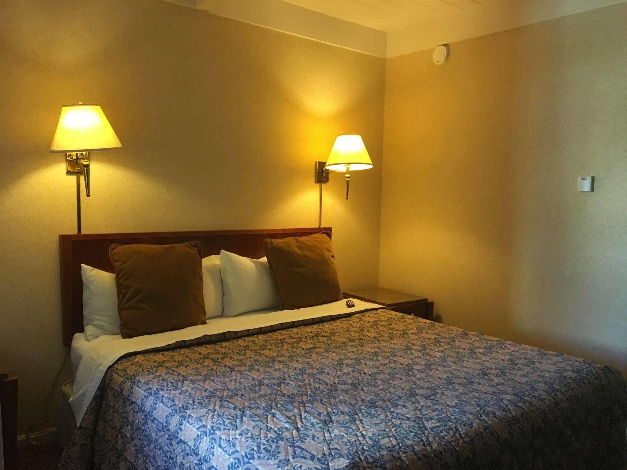 Pacific Heights Motel 3*