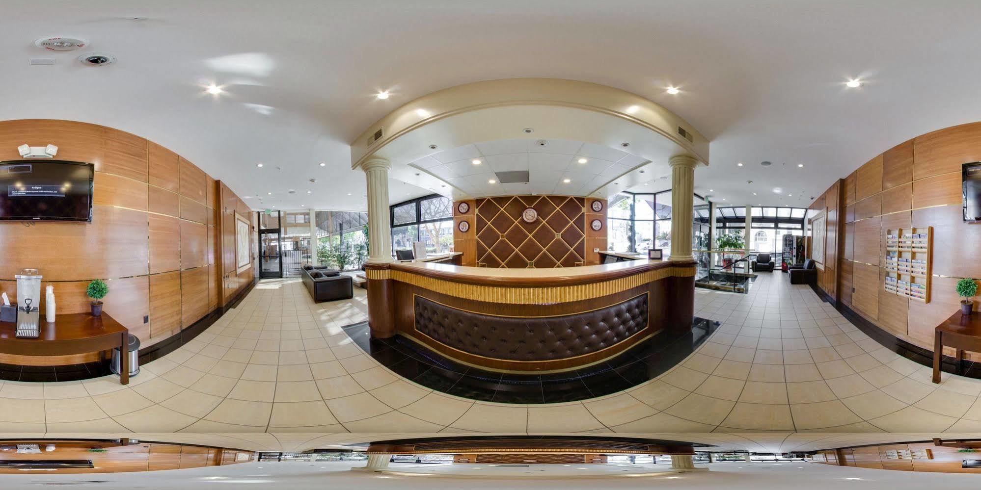 Heritage Marina Hotel 3*