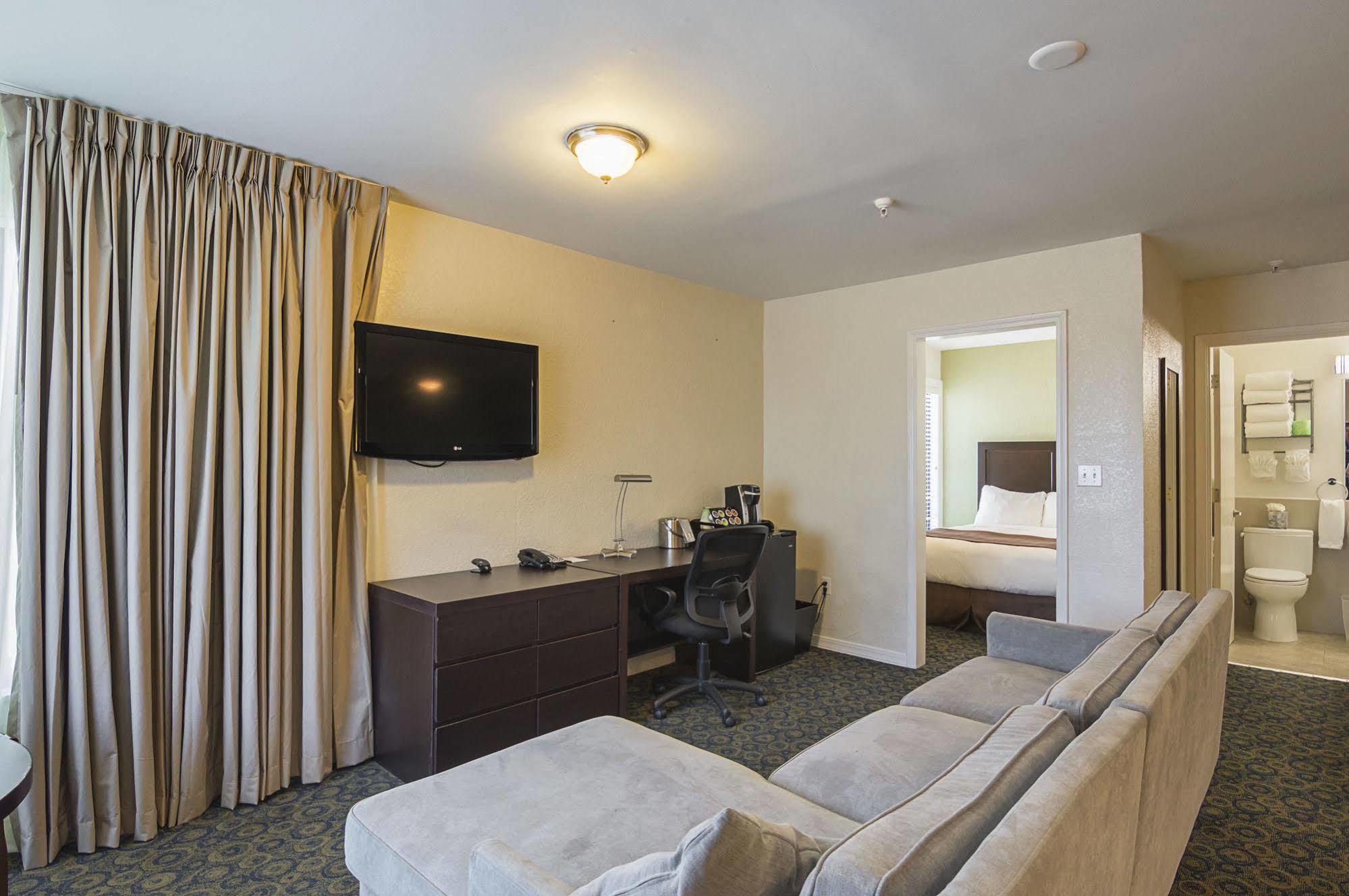 Heritage Marina Hotel