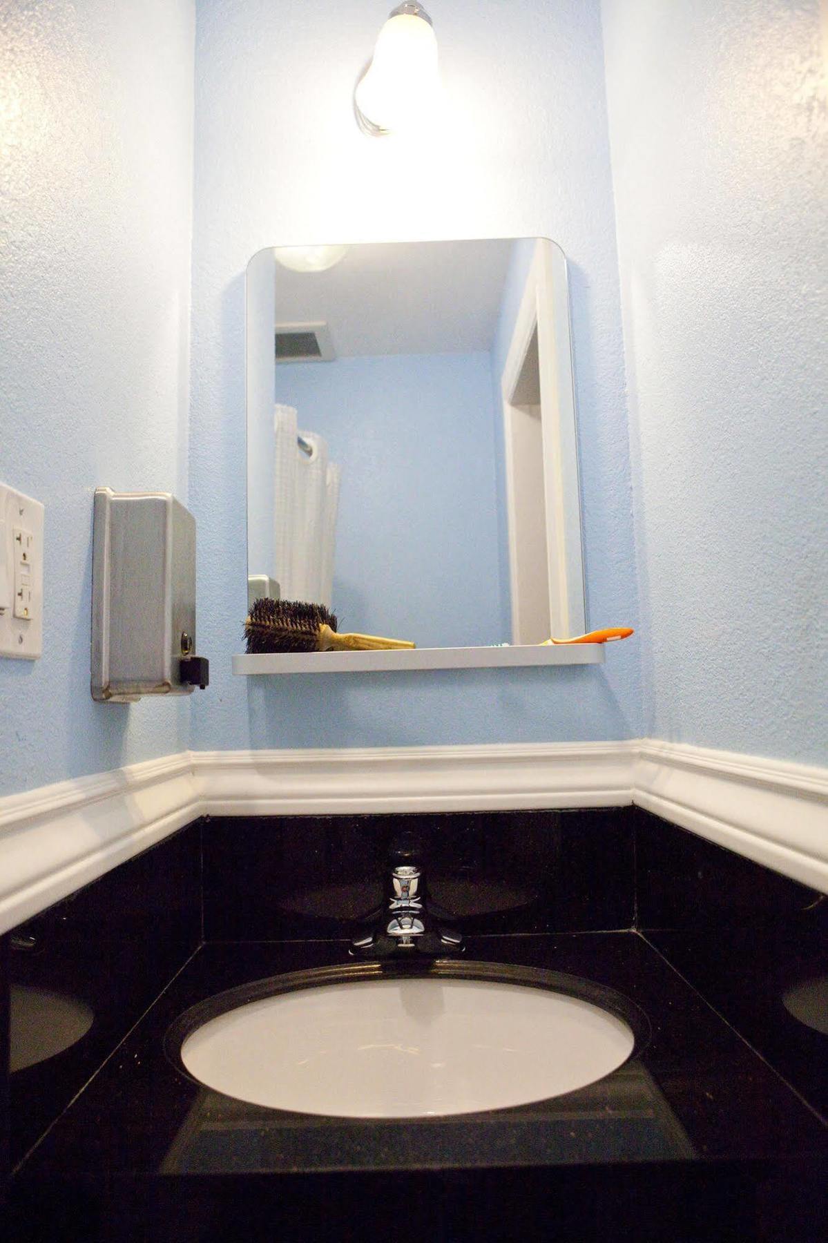 Ansonia Hostel