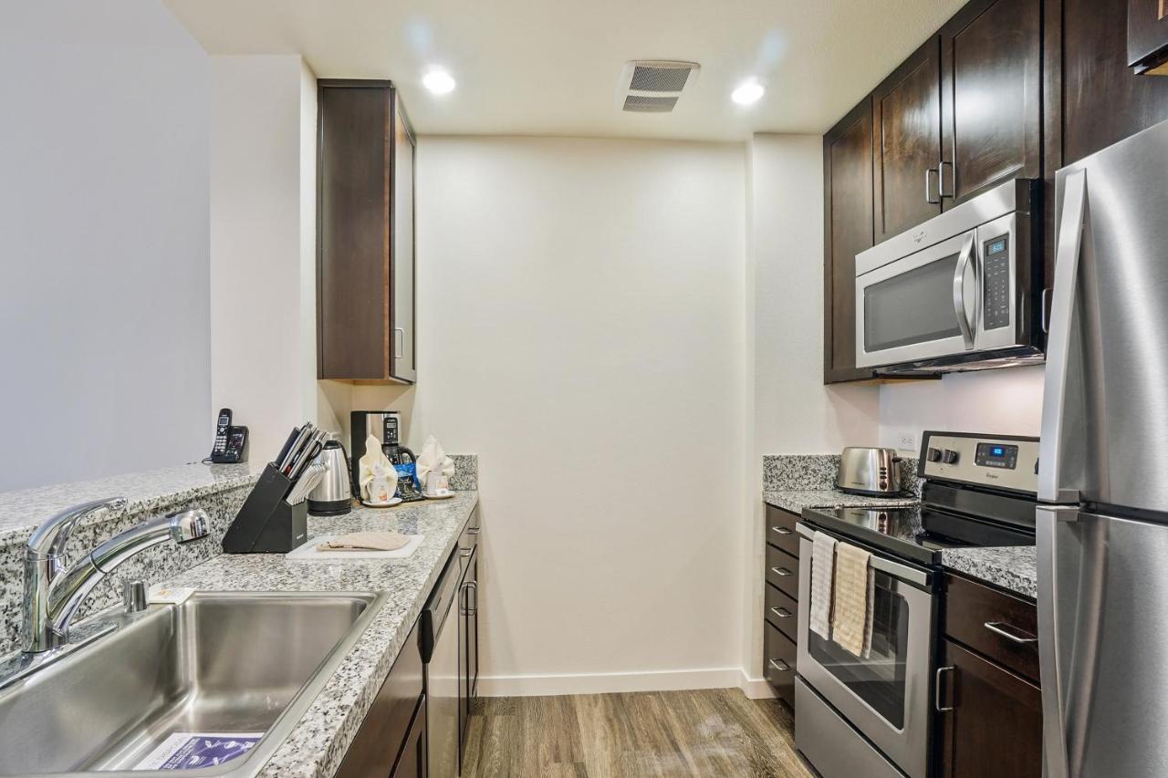 Global Luxury Suites At Mission Rock Apartment