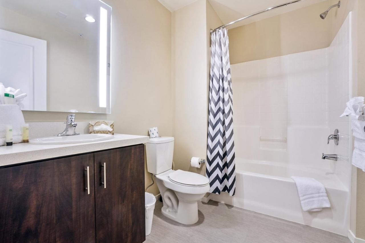Global Luxury Suites At Mission Rock *