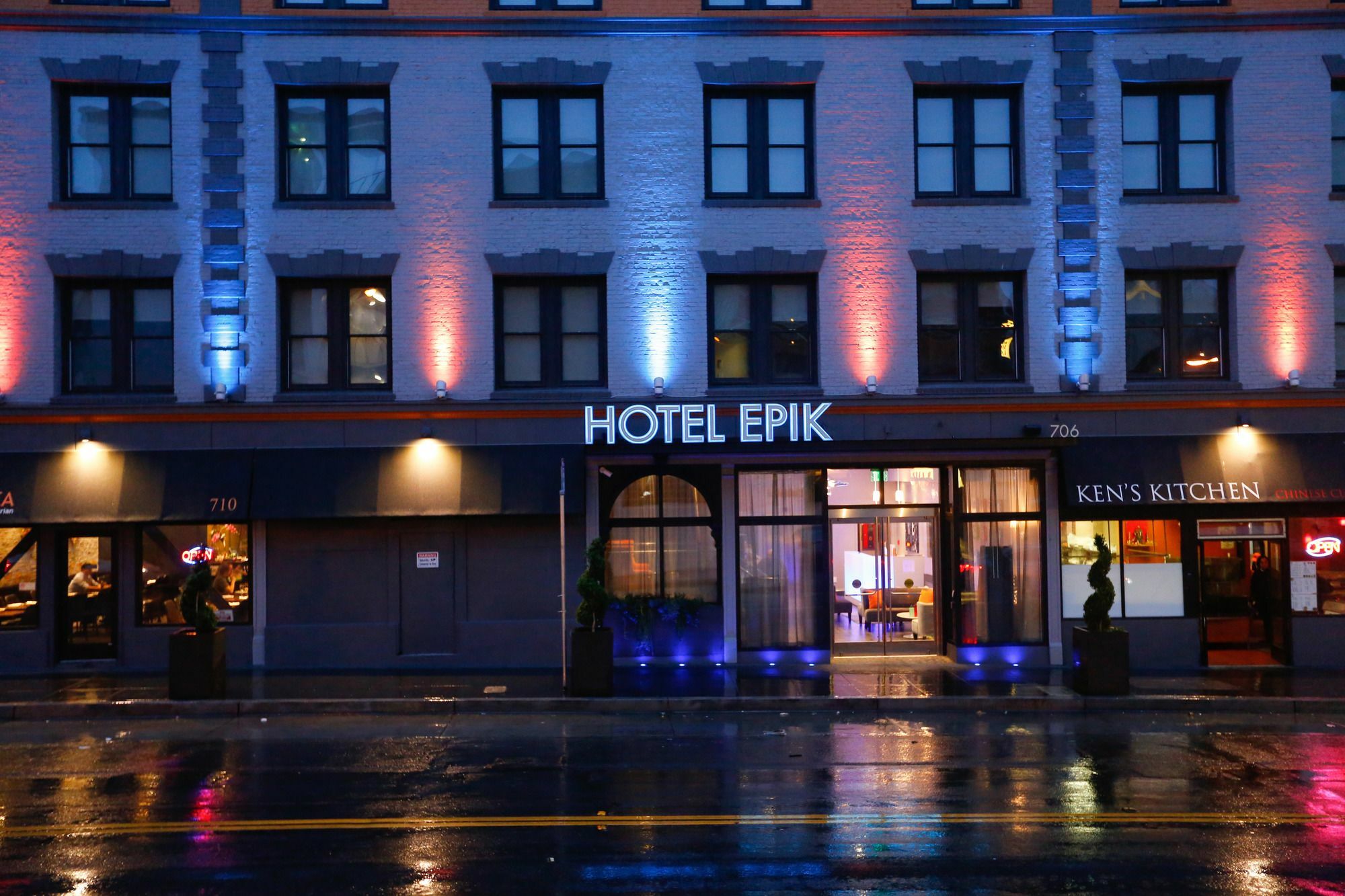 Epik Hotel 4*