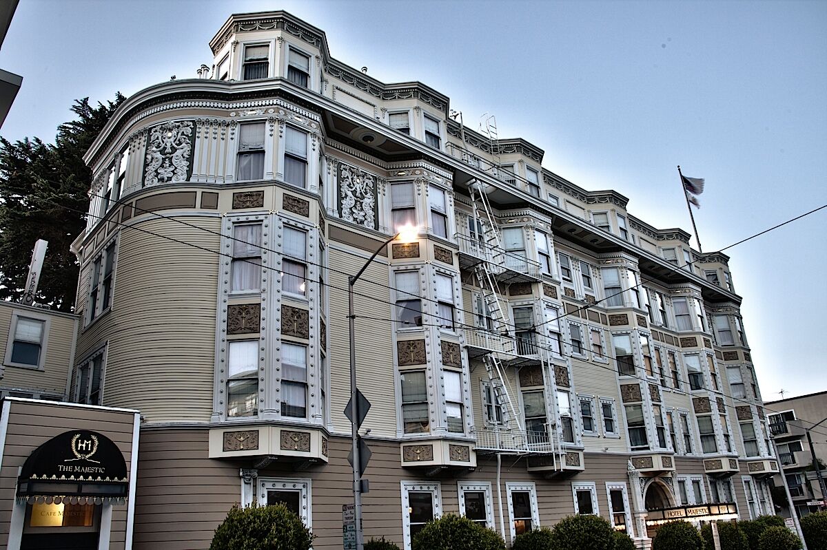 Majestic Hotel 3*