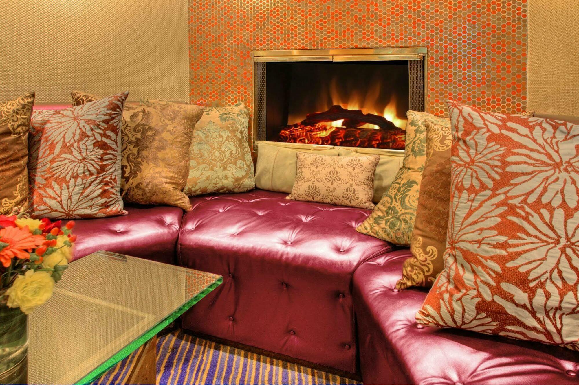 Hotel Triton