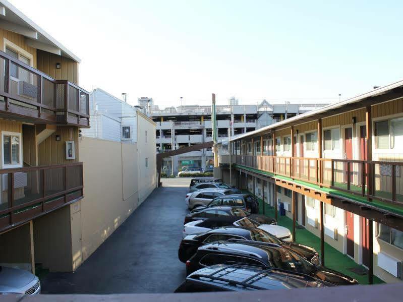 Lombard Plaza