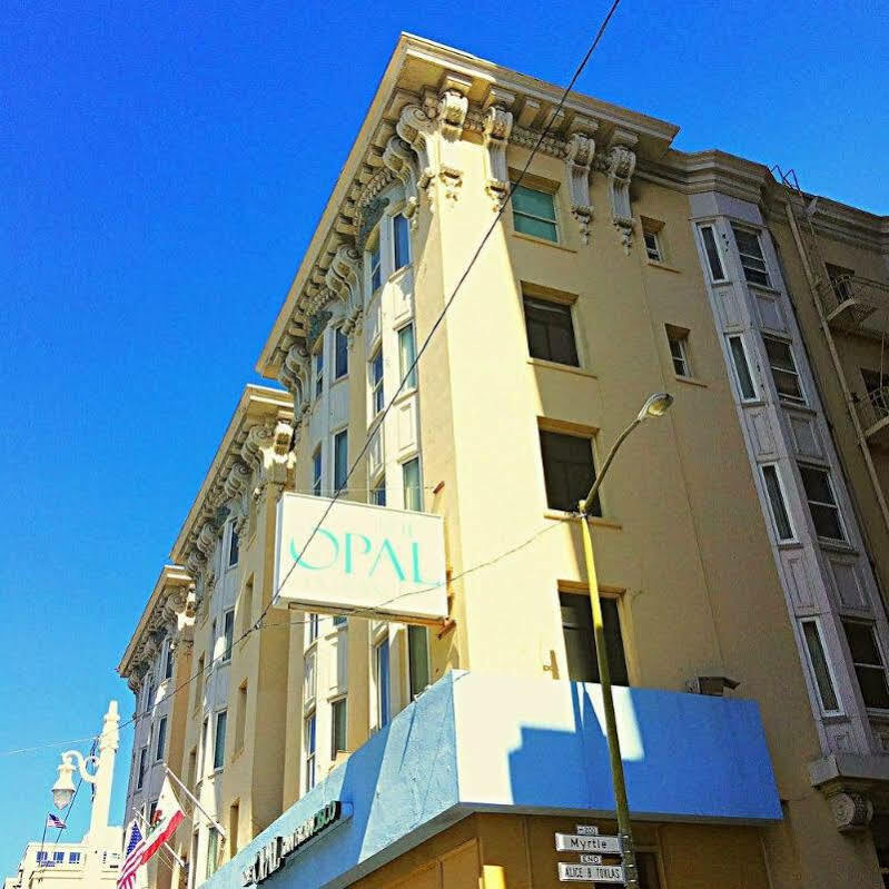 Courtyard By Marriott Downtown/van Ness Ave Hotel