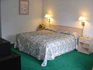 Rodeway Civic Center 2*
